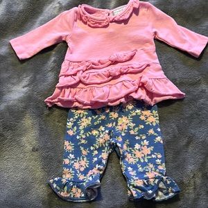 Three sisters floral ruffled 2 piece set size newborn